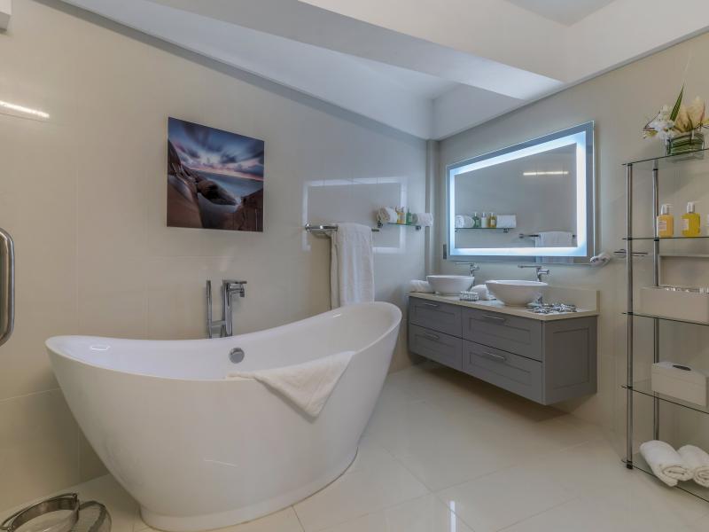 Mount Hartman Estate , L'Ance Aux Epines , Mount Hartman Bay  