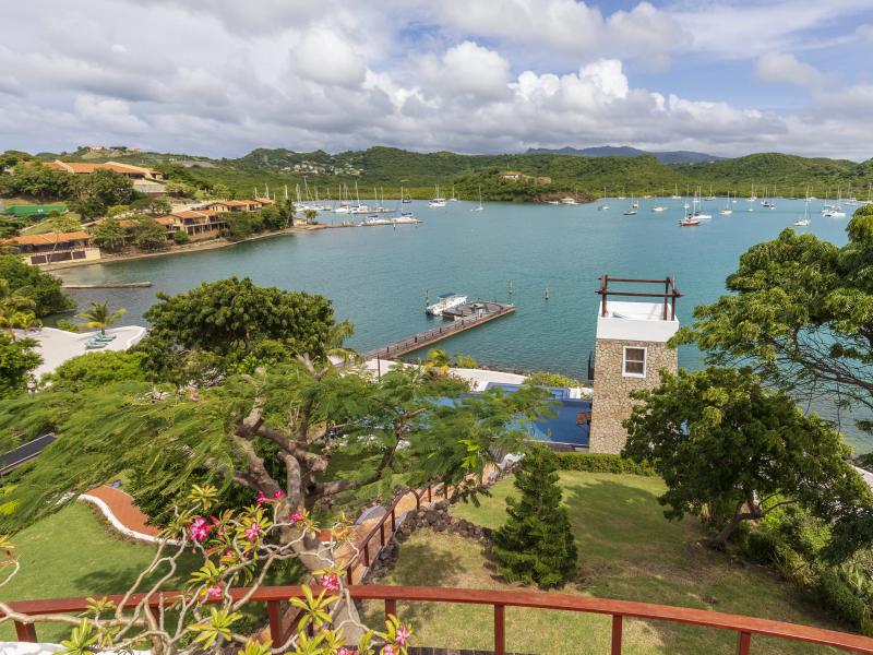 Mount Hartman Estate , L'Ance Aux Epines , Mount Hartman Bay  